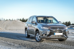 Mitsubishi_Outlander_PHEV_-1-3