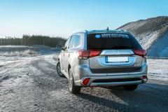 Mitsubishi_Outlander_PHEV_-1-4